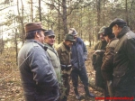 Zbiórka myśliwych przed polowaniem zbiorowym w obwodzie 92 - uroczysko Łuka. Pierwszy z lewej nieżyjący, sympatyczny kolega Olek Ławreszuk