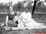 Od lewej: Kisielewska Nadzieja z córkę Alą i Kisielewska ? z synem ?